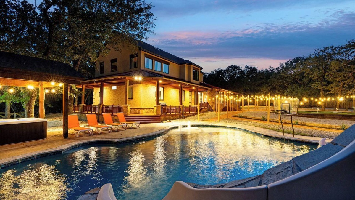 Fort Worth House | Sleeps 22-Pool-Sport Sim-Pickleball-Mini Golf