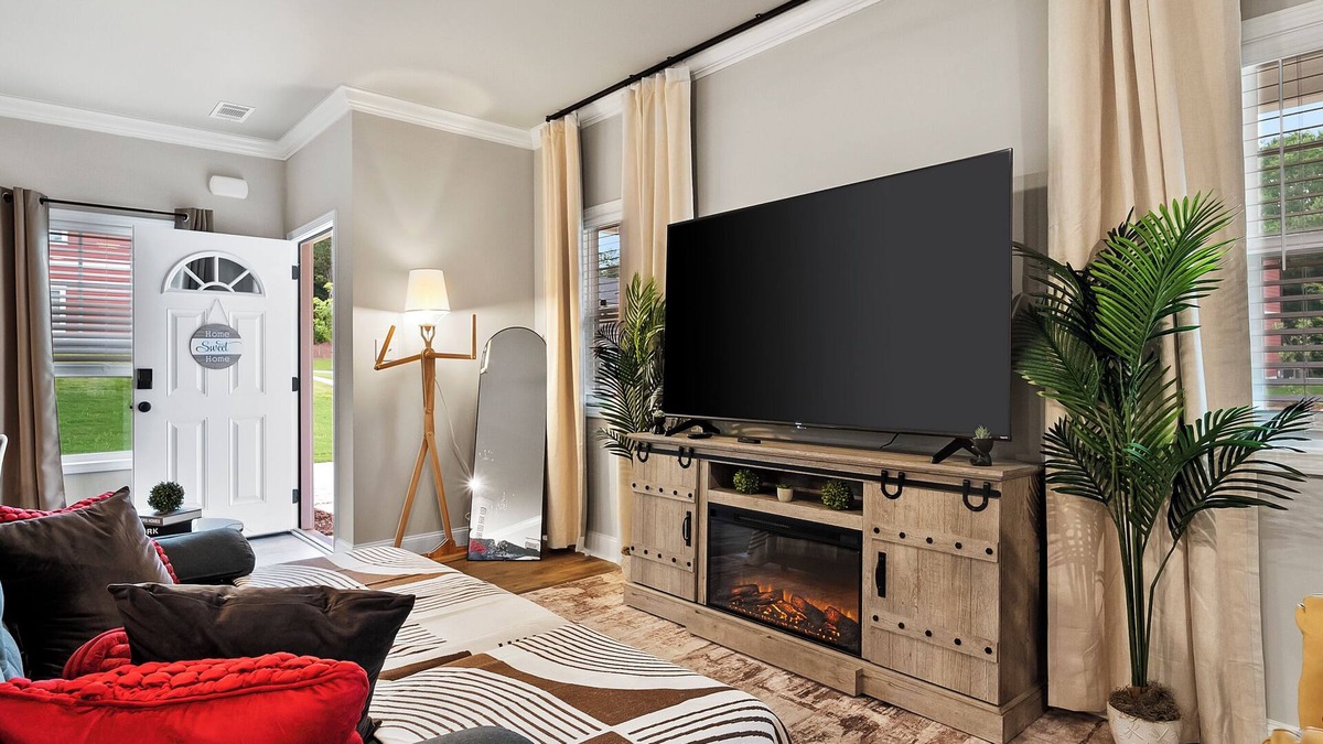 Athens House | Sleeps 24 - Game Room - By DT & UGA - 4 King Beds