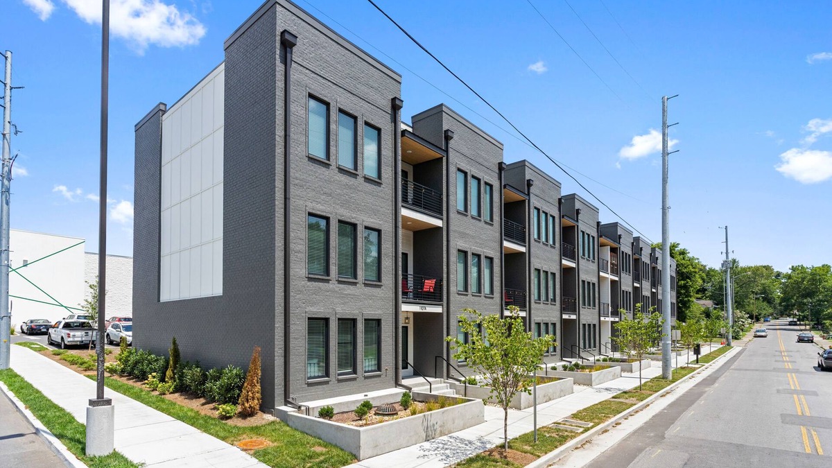 Eastwood House | SLEEPS 24 Keep the Secret 2 - 2 Units 8BR 8BA New townhomes