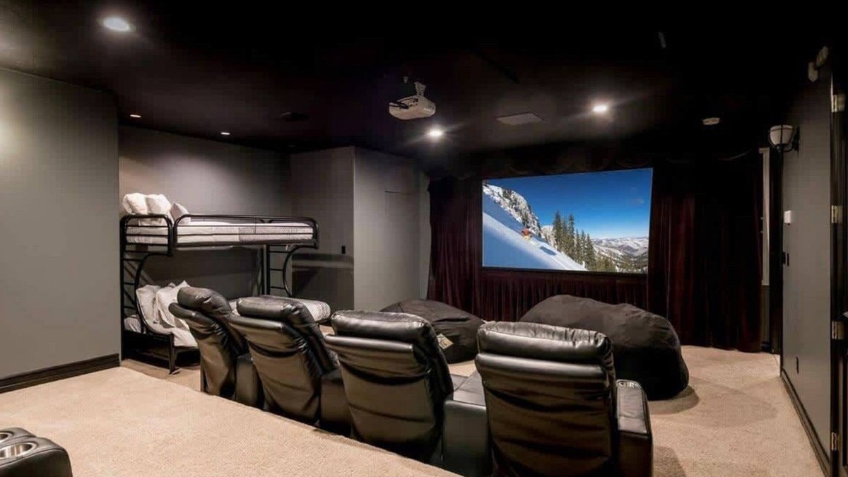 Millcreek House | Sleeps 25 A+Location*Pets *Theater *Hot tub *Games