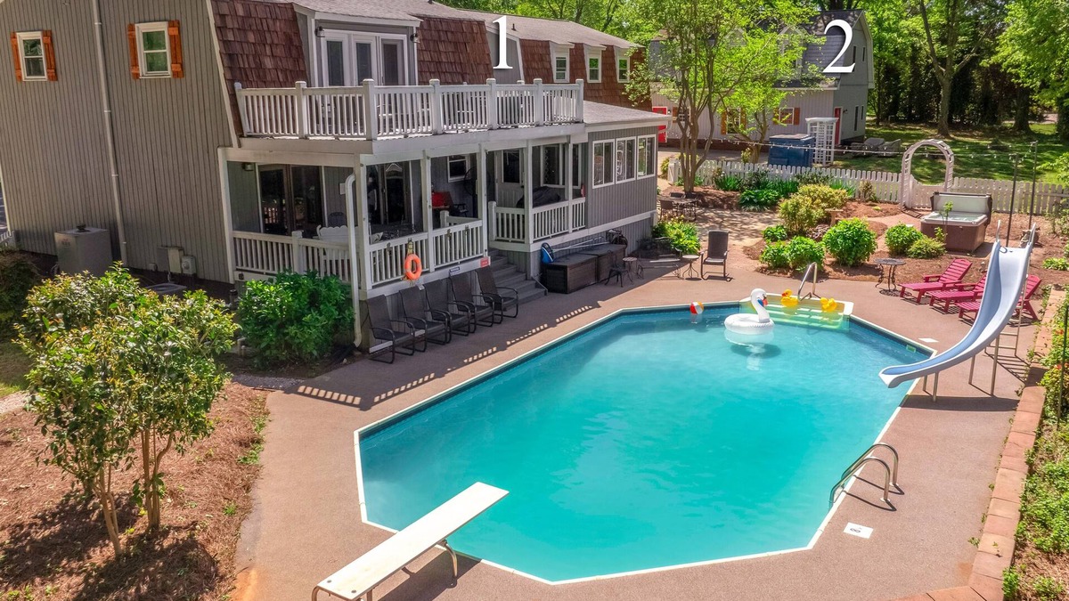 Mount Mourne House | Sleeps 30!- Pool - Hot tub- Epic Game Room - Arcades - Pool Table - Lake Norman
