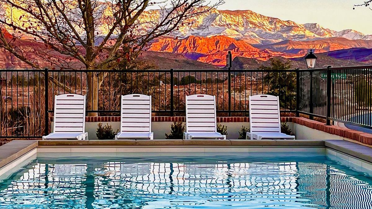 Hurricane House | Sleeps 32- Nov-March Pool Heated for Free If Stay 3 Nights or More.