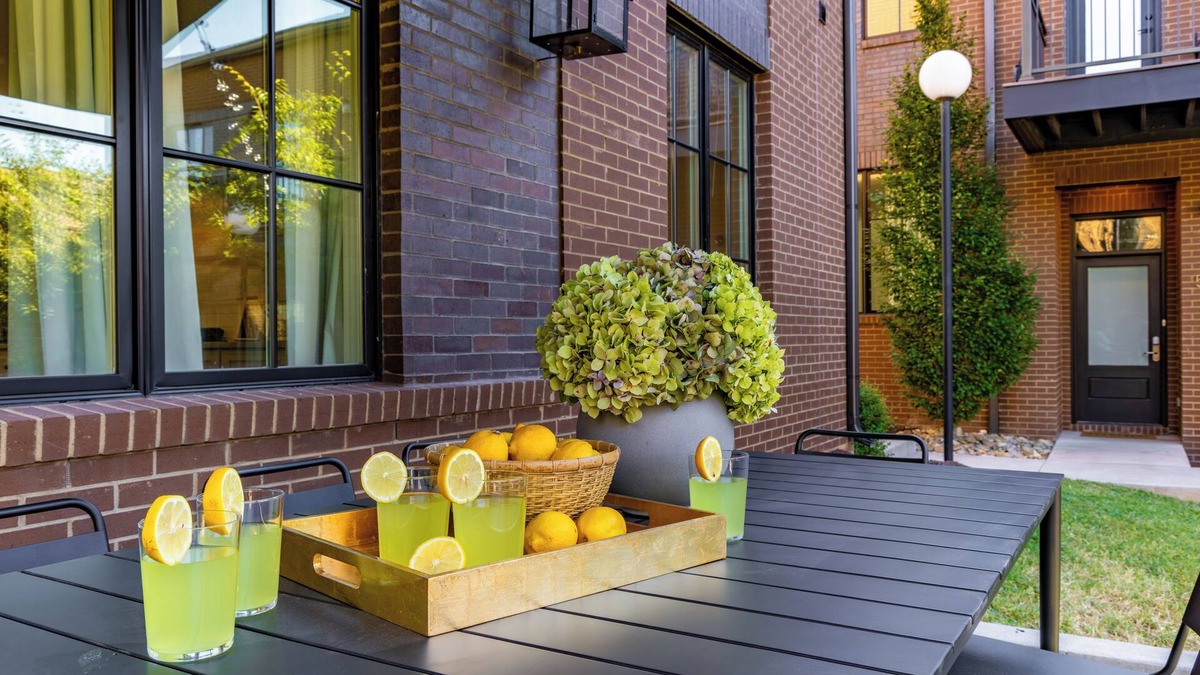 Germantown House | Sleeps 36! 3 Units, 5 Mins to DT | The Magnolia