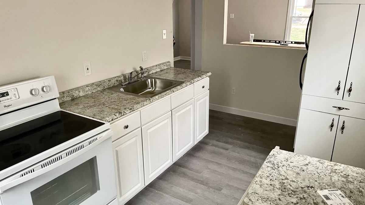 University City House | Sleeps 4, near Clayton business district, hospitals, traveling workers home