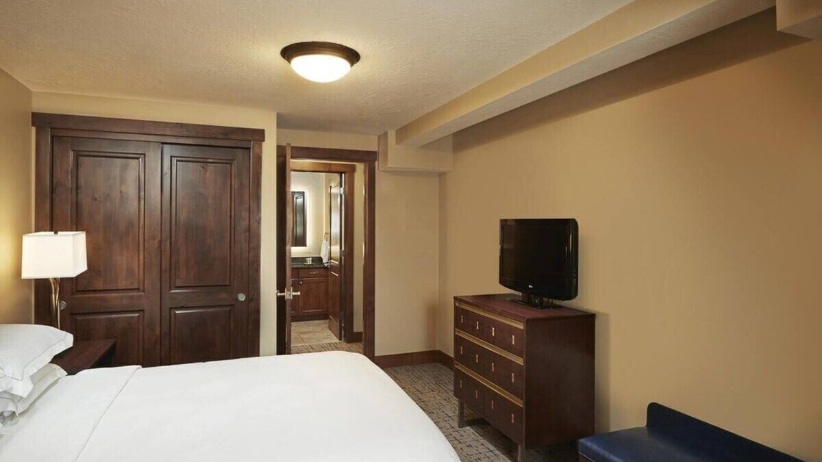 The Timbers Condo | Sleeps 4, Presidents Week, Ski In/Out, Pool, Lux, Concierge, Sunrise Lodge