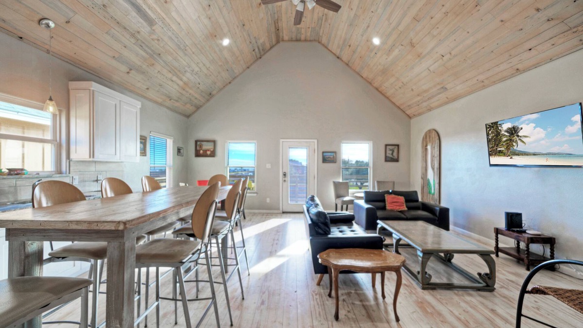Flour Bluff House | Sleeps 46, 6 Homes | Private Boat Dock, Waterfront Pool, Views | Laguna Village