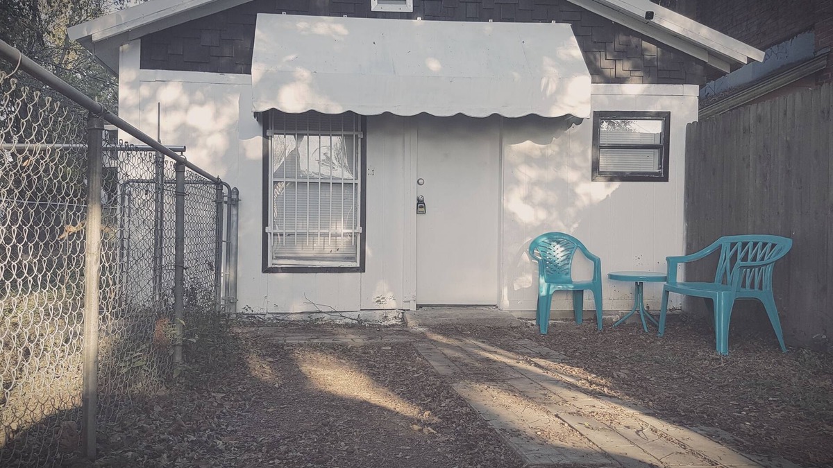 Fort Worth Apartment | Sleeps 5 free internet and parking close to stockyards