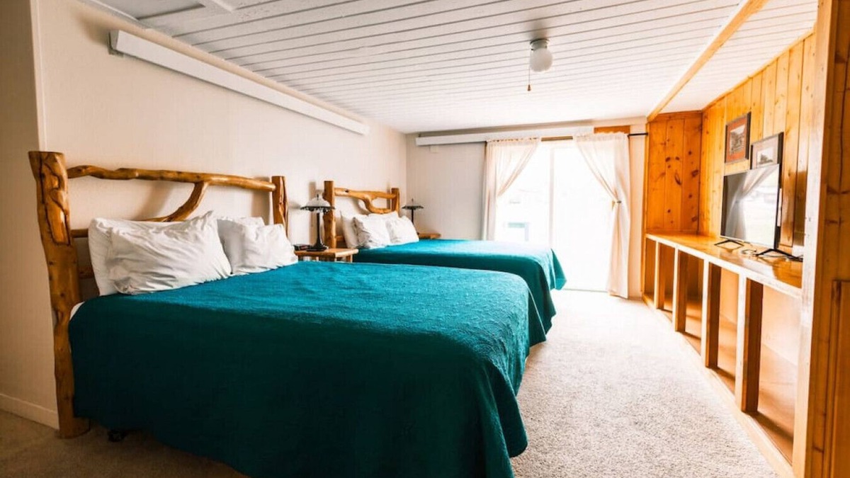 Centennial Apartment | Sleeps 6 - Historic Hotel in Centennial