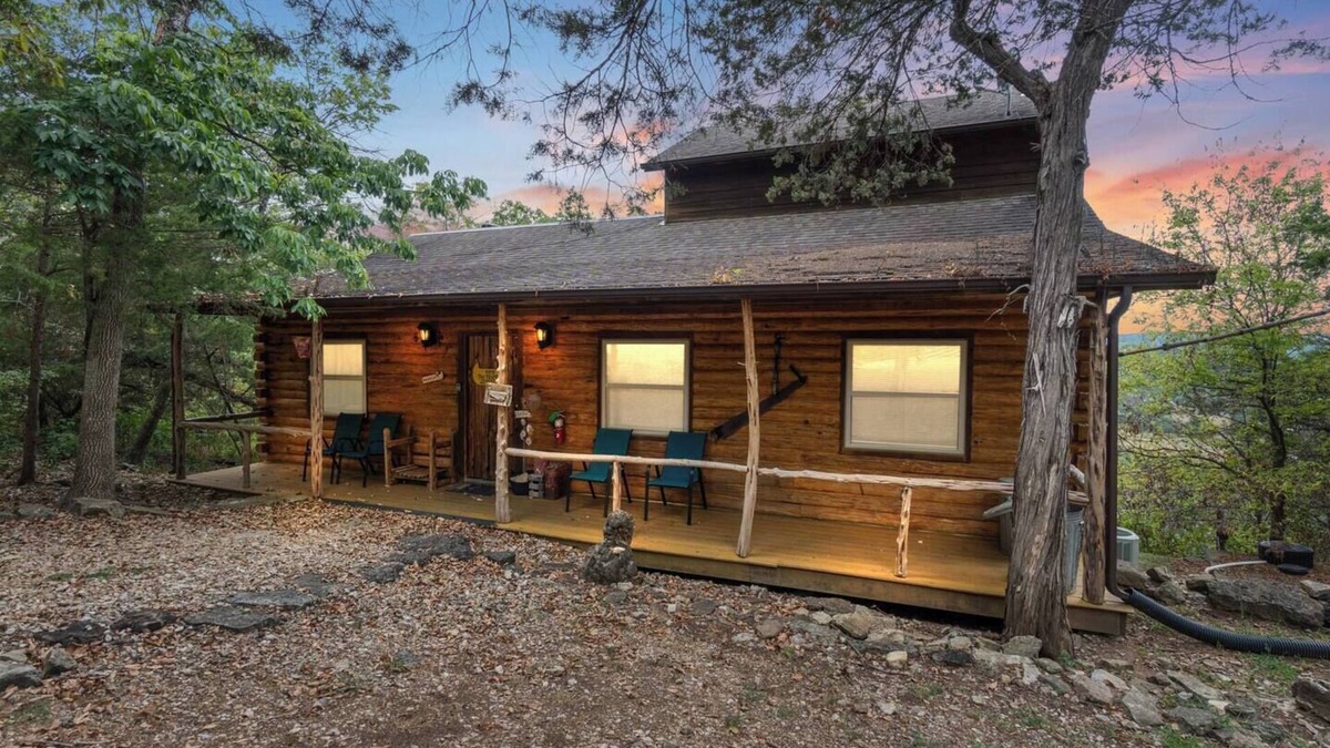 Eureka Springs House | Sleeps 6, Hot Tub, River Views