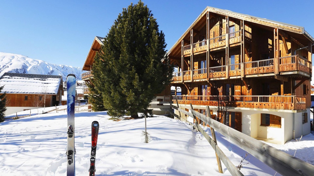 La Toussuire Condo | Sleeps 6! Mountain Adventure + FREE Shuttles