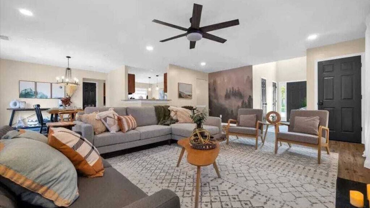 Lilburn House | Sleeps 7, w BBQ, GameRm & Fire pit/Pet Friendly