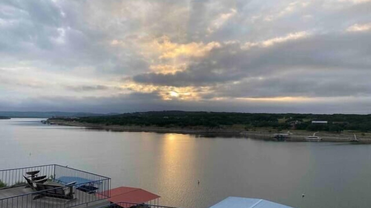 Briarcliff Condo | Sleeps 8-10, waterfront, boat slip, pool & hot tub