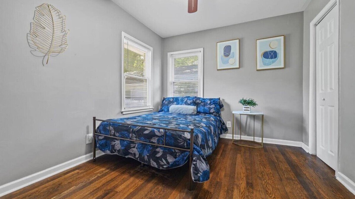 Candler-McAfee House | Sleeps 8 - Downtown Getaway