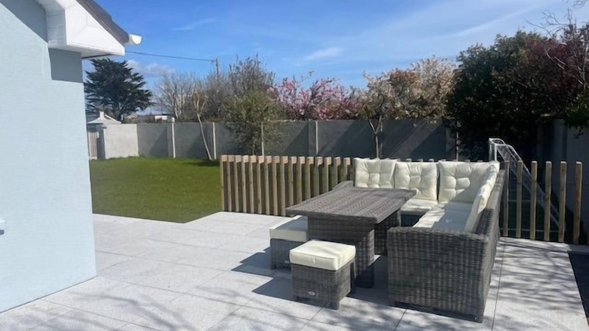 Dingle Cottage | Sleeps 8 guests in 4 bedrooms