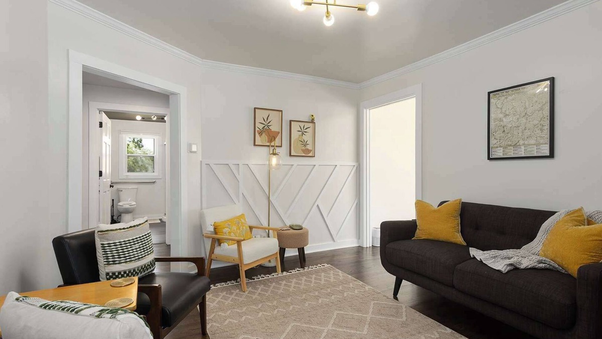 Lee's Summit House | Sleeps 8 KingBeds Walkable to Downtown Lees Summit