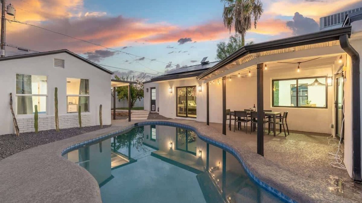 Coronado House | Sleeps 8 | Pool | Centrally Located Oasis