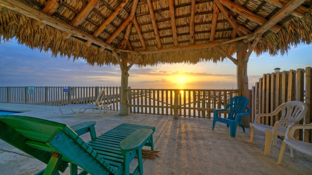Flour Bluff House | Sleeps 84, 9 Homes | Private Boat Dock, Waterfront Pool, Views | Laguna Village