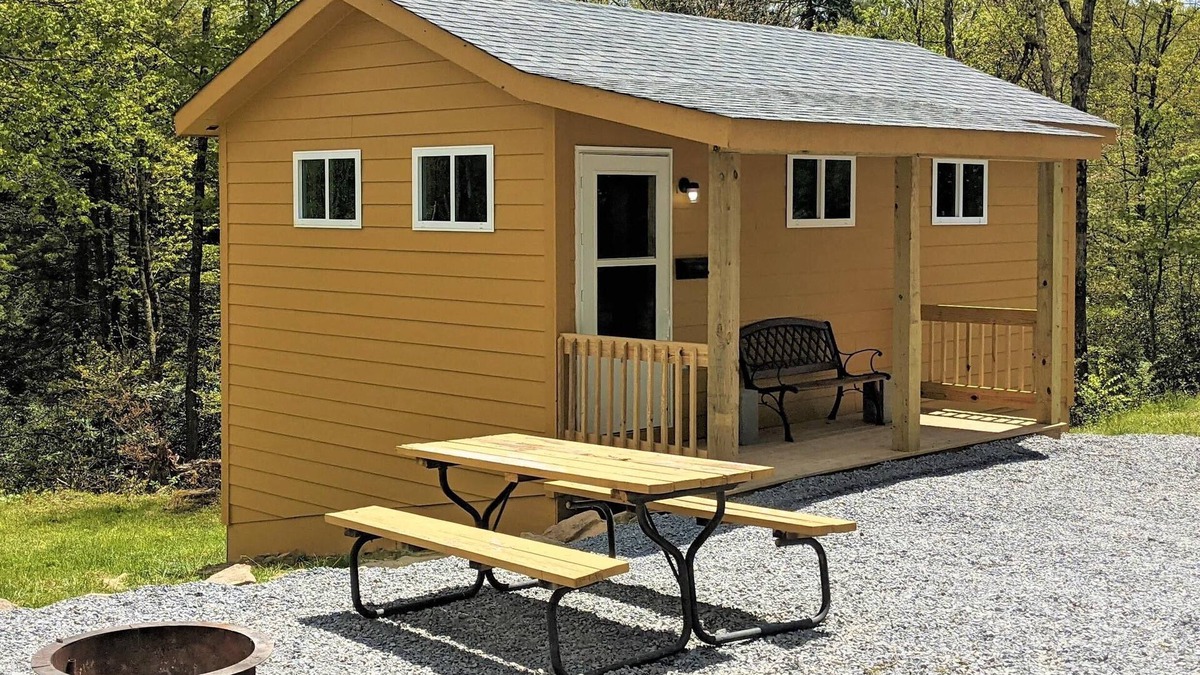 Fayetteville Hotel | Sleeps up to 4, kitchenette, full bathroom, fire ring/picnic table, air conditioned/heated.