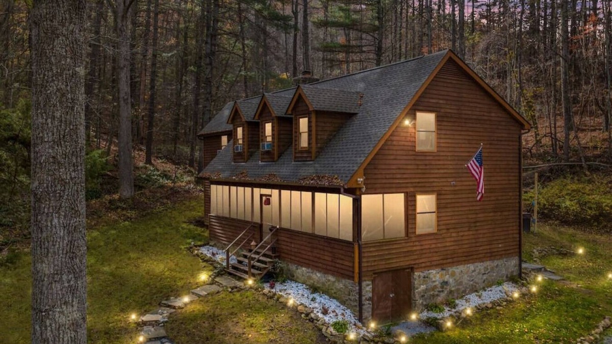 Luray Cabin | Sleepy Hollow 5BR Cabin - National Park, Hot Tub