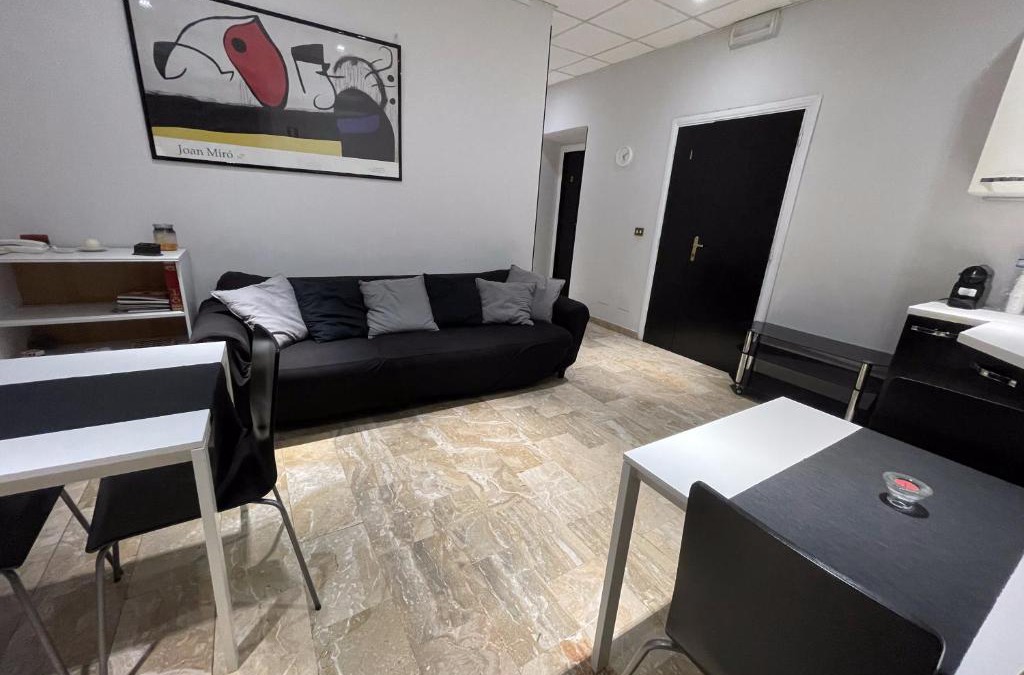 Salario House | Sleepy Max