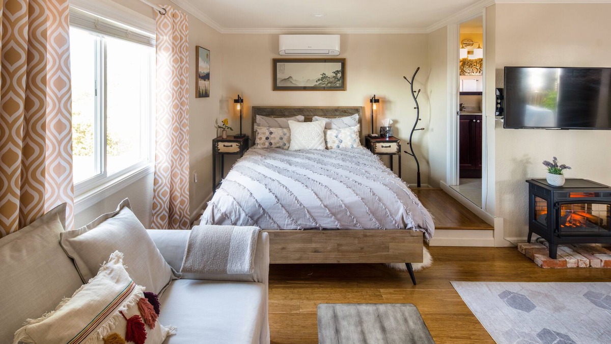 Castro Valley House | Slice of Heaven with Gated Parking and Sunset Views