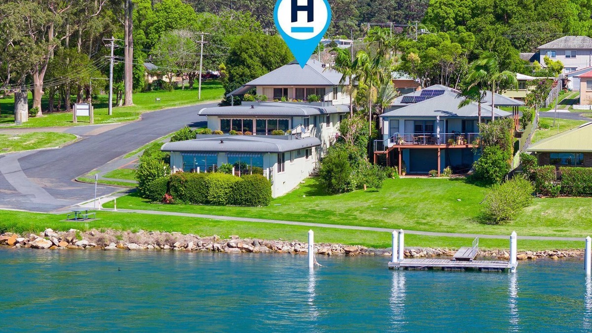 Laurieton Apartment | Slipways - river front holiday unit