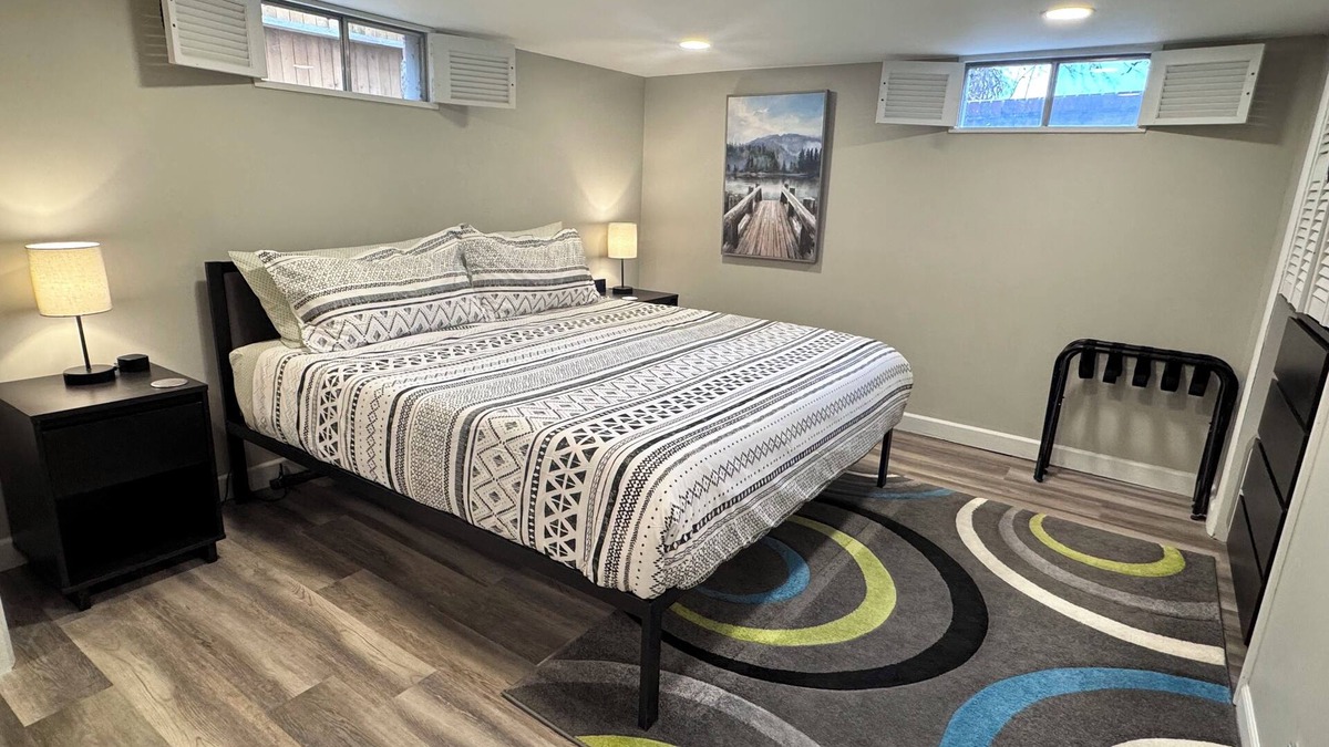 Sloan Lake Apartment | Sloan’s Lake ★ King Bed ★ Off-Street Parking ★ Private Entrance ★ Near Stadium