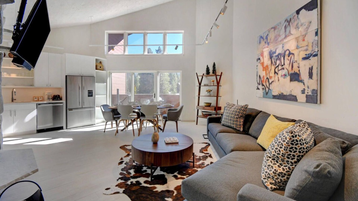 Old Town House | Slopeside River Front Luxury Condo 15 I Hot Tub I Views I Best Price I Discounted Attractions