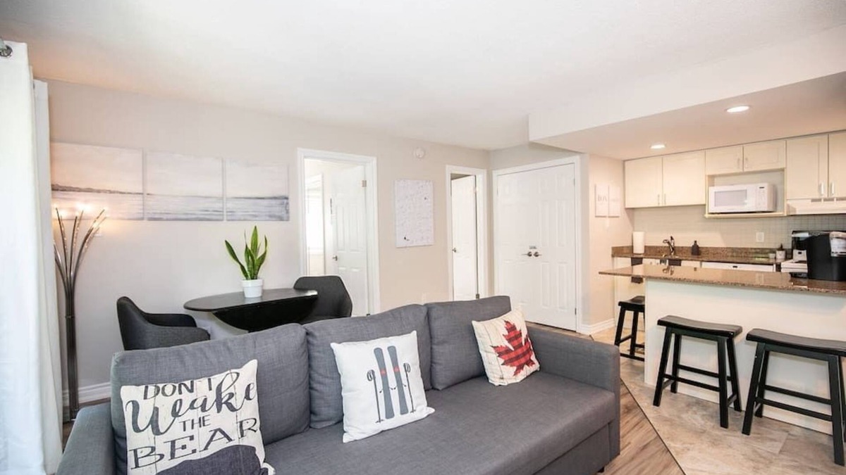 Craigleith Condo | Slopeside Sanctuary - Ski in/Ski out