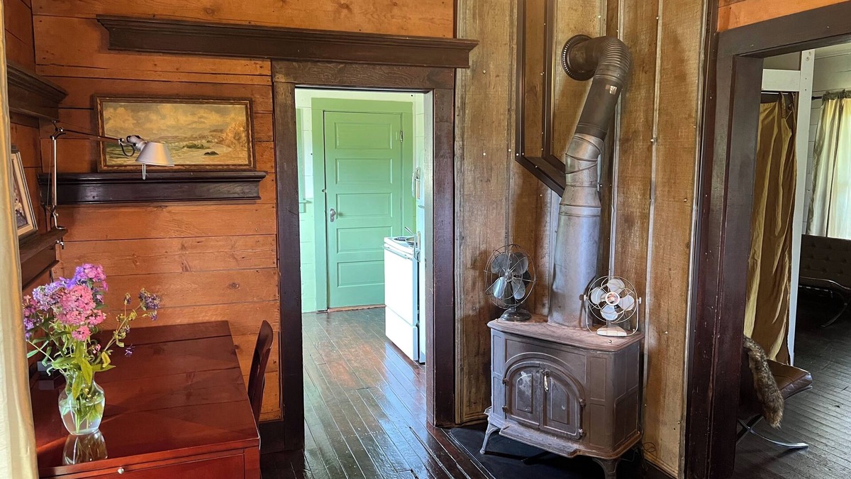 Halfway Cottage | Small 1880's home, in the country. Beautiful surroundings, horse friendly.