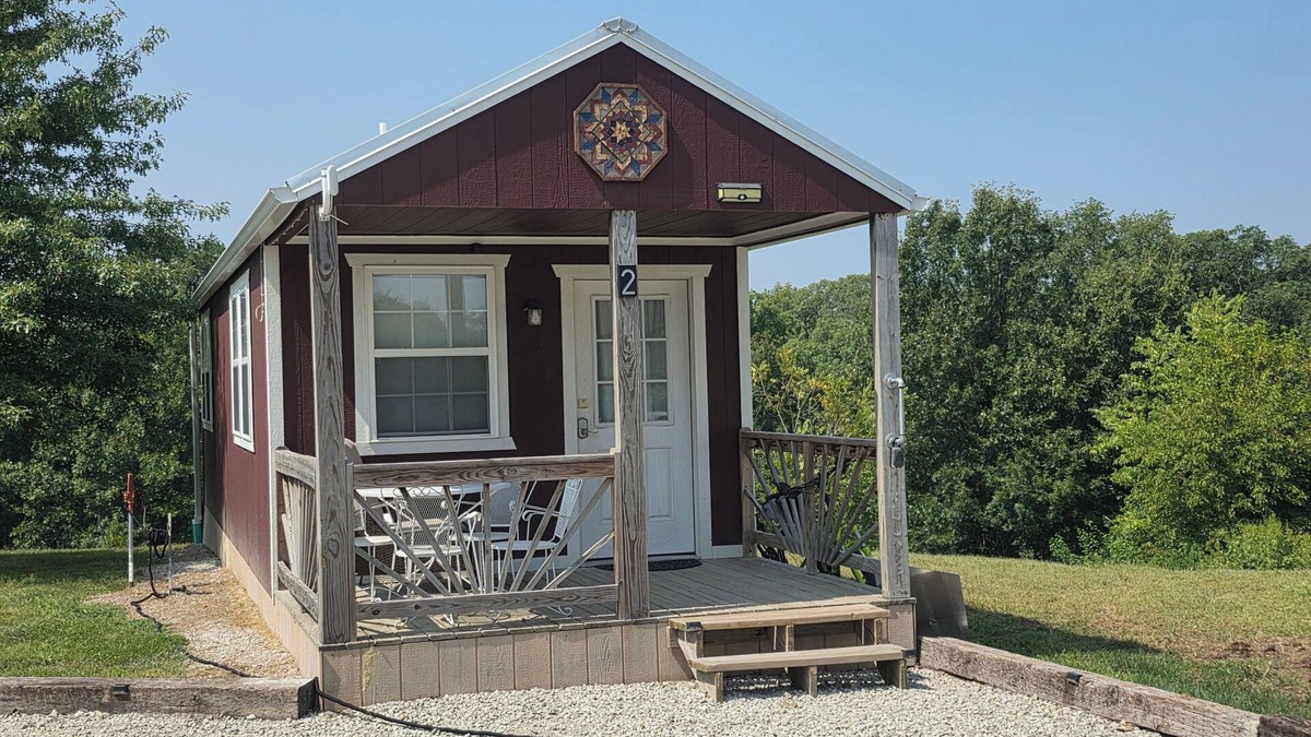 Buchanan County Cabin | Small Cabin on the Farm