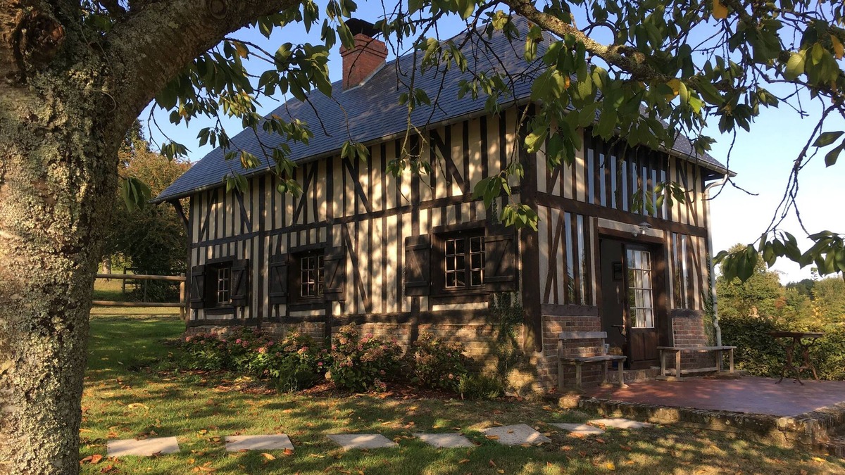 Bonneville-la-Louvet House | Small charming barn