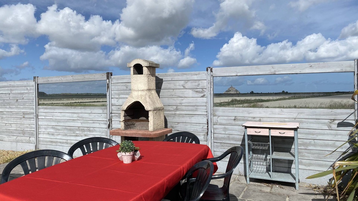 Huisnes-sur-Mer House | Small cocoon with view of Mont St Michel
