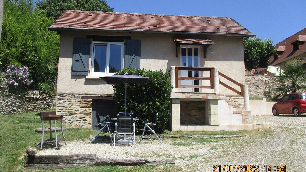 Jumilhac-le-Grand Cabin | Small comfortable pavilion near the castle and the village