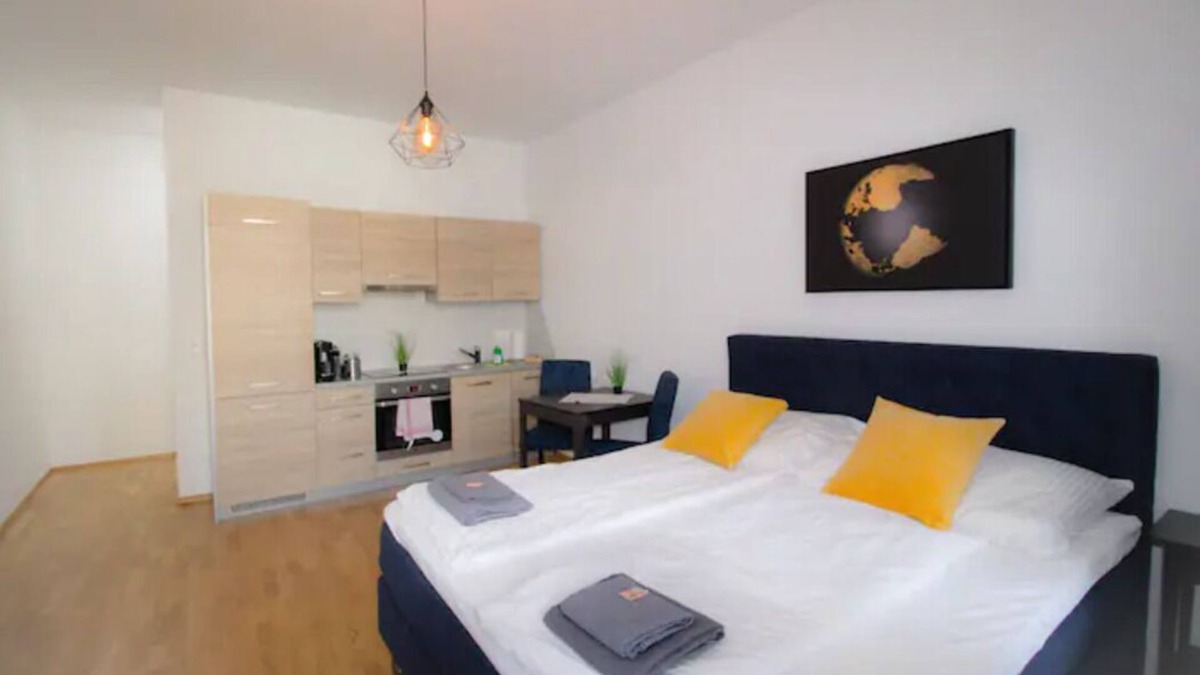 Funfhaus Apartment | Small & Comfortable LF15