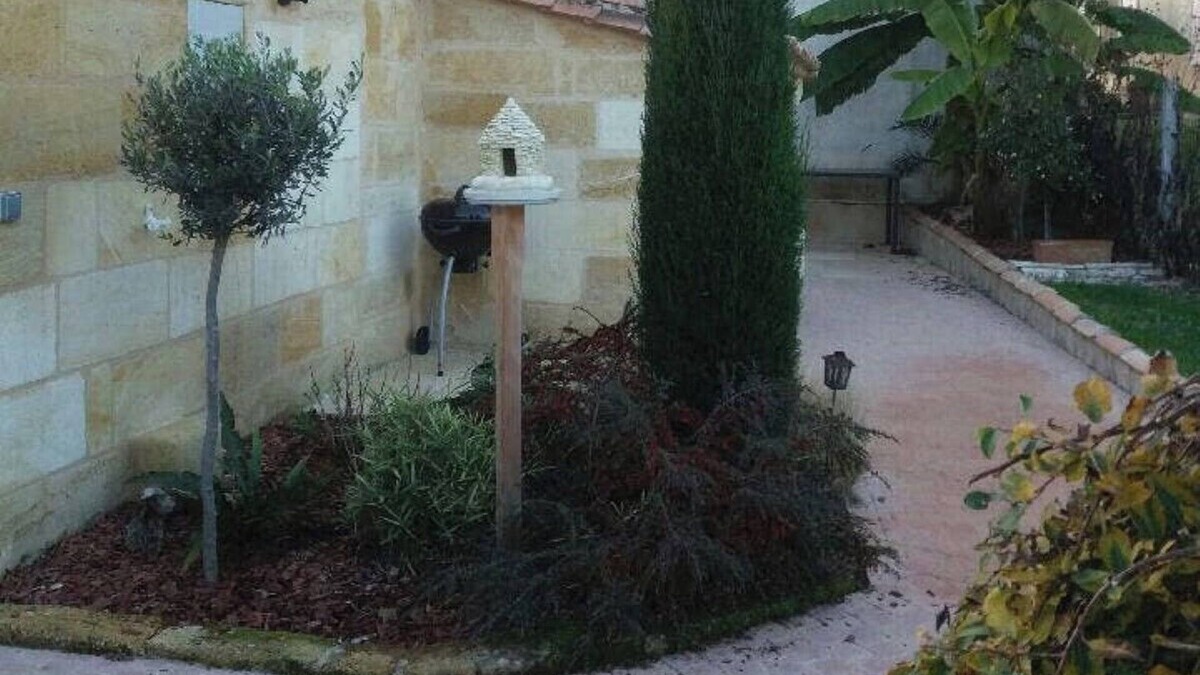 Sainte-Colombe House | Small cottage both grindstones