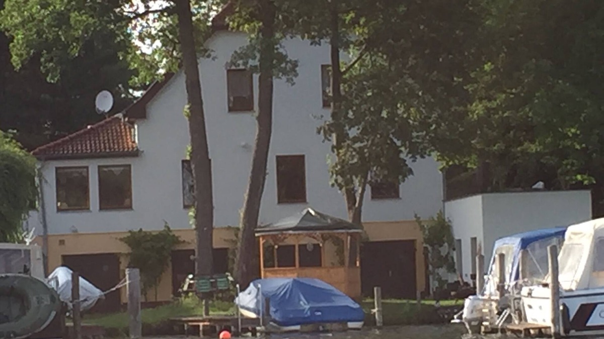 Koenigs Wusterhausen Apartment | Small cozy vacation apartment right on the water