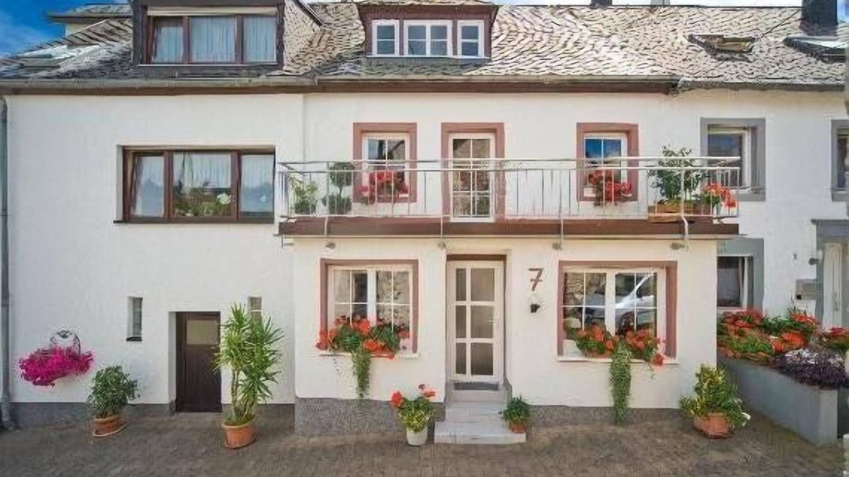 Niederemmel House | Small, cozy * * * Holiday house invites you to linger.