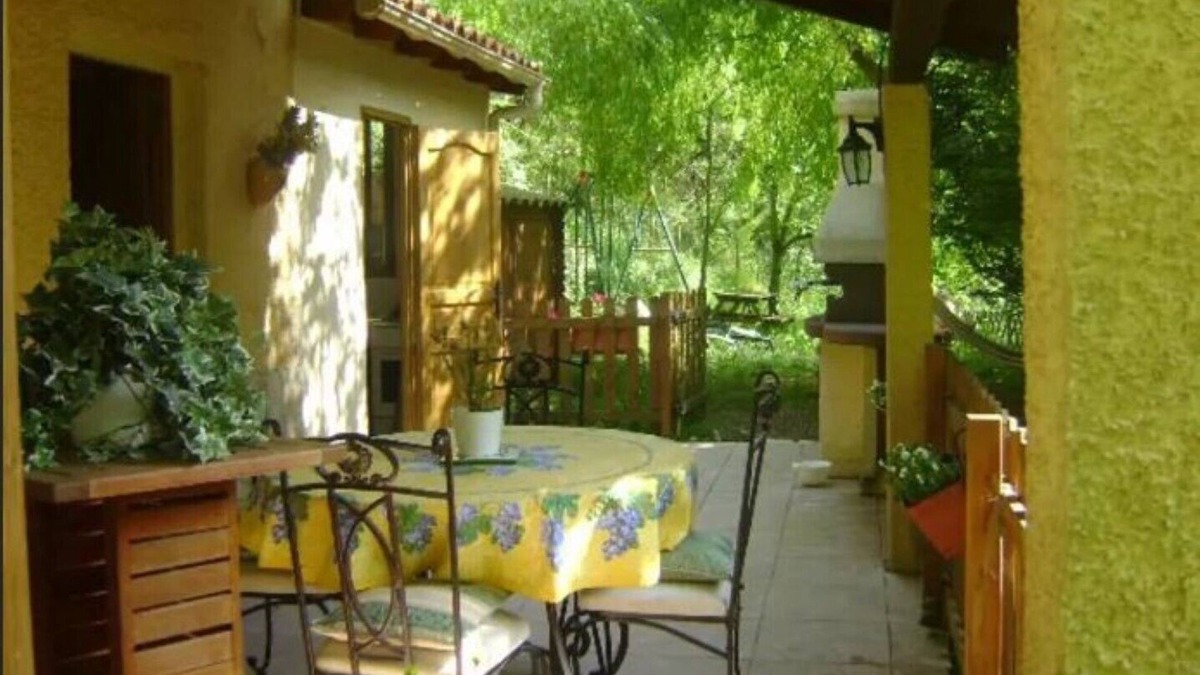 Castillon House | small house between sea and mountain