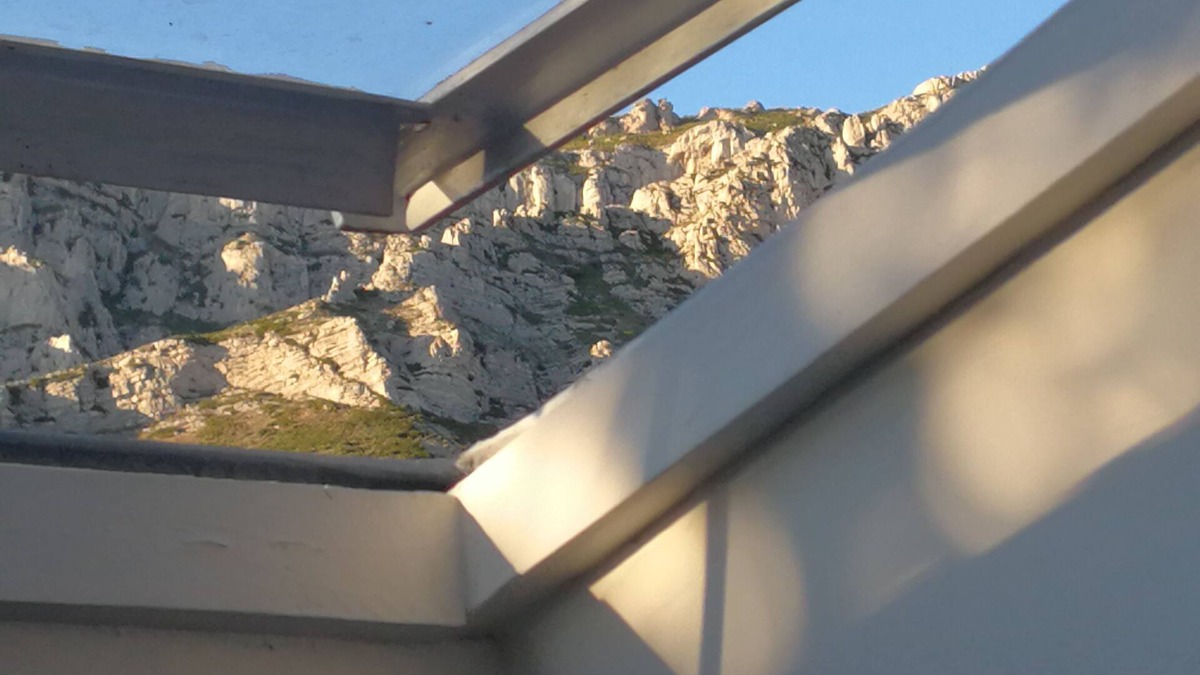 9th Arrondissement House | small house in the calanques national park