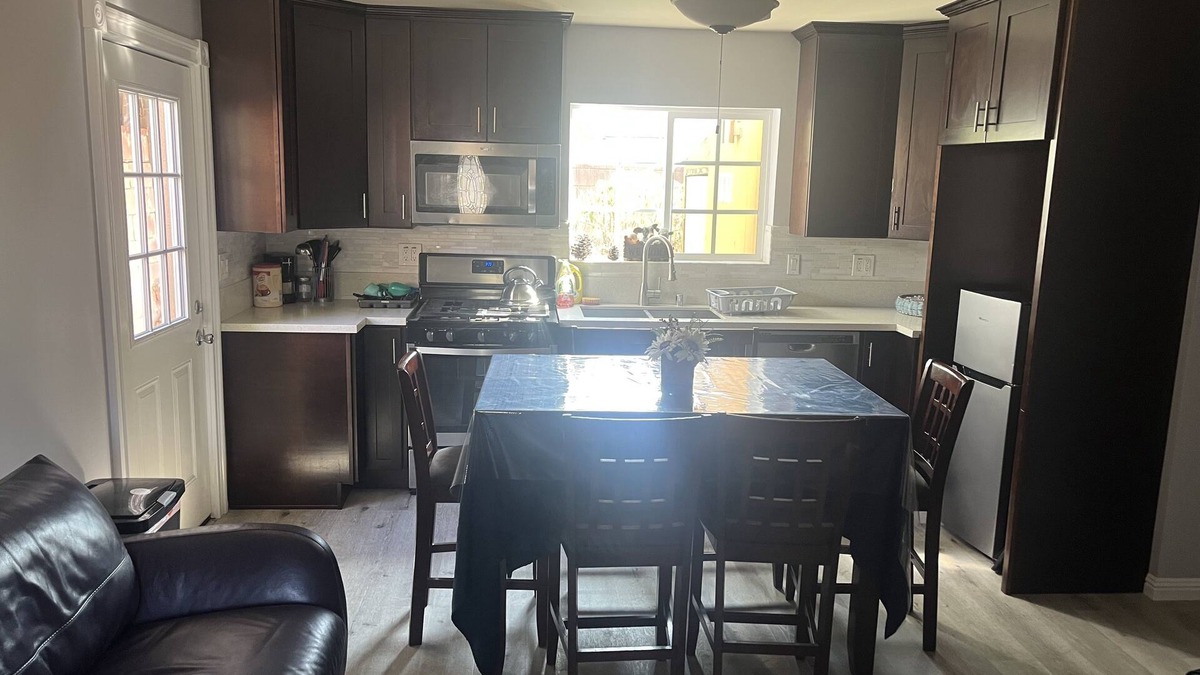 Van Nuys House | SMALL HOUSE WITH A BIG HEART