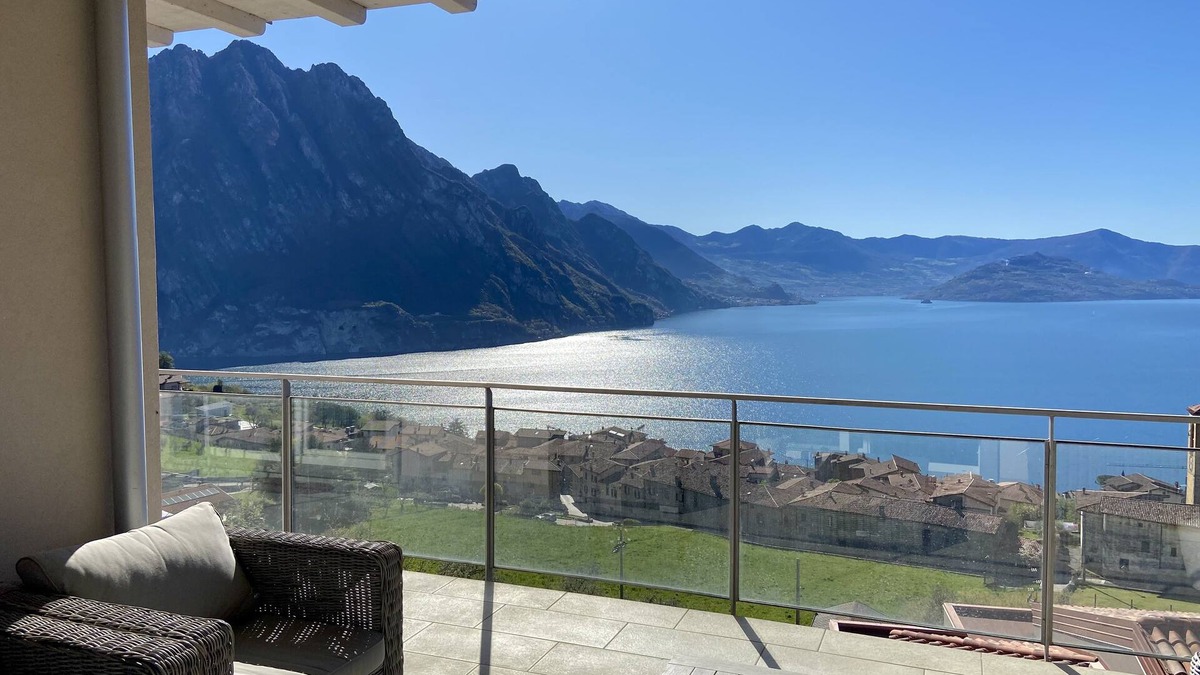 Solto Collina Apartment | Small lake view paradise with private pool