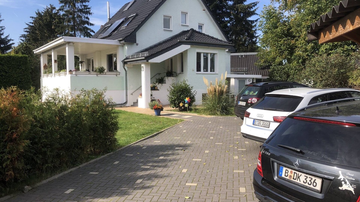 Heinersdorf House | small luxury in Berlin-Pankow, central and green with its own parking space