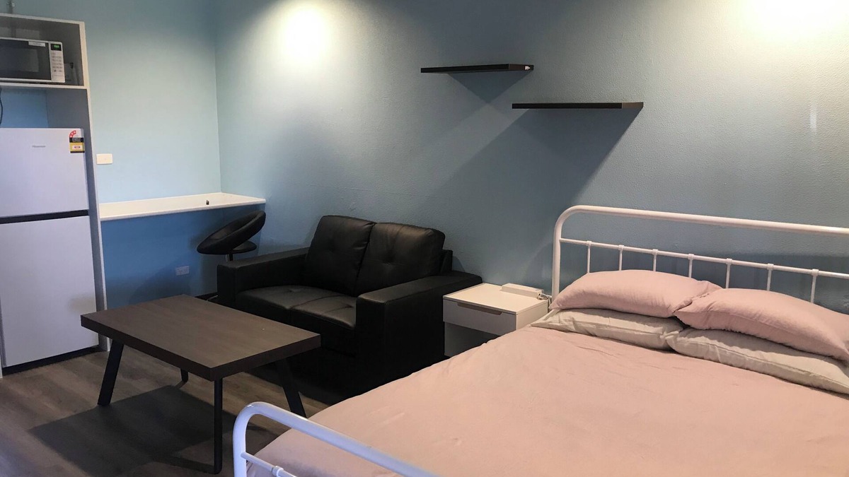 Red Cliffs Apartment | Small Private Secure Accommodations