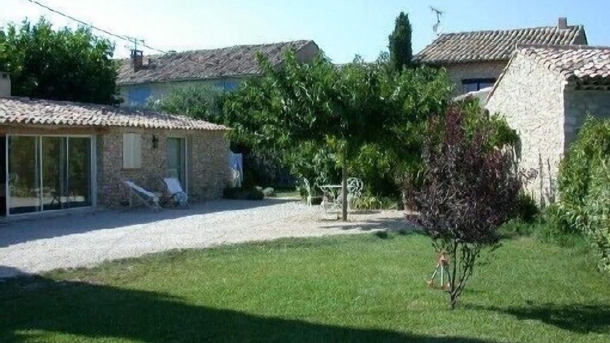 Joucas Apartment | Small Provence farm with pool, elegant accommodations