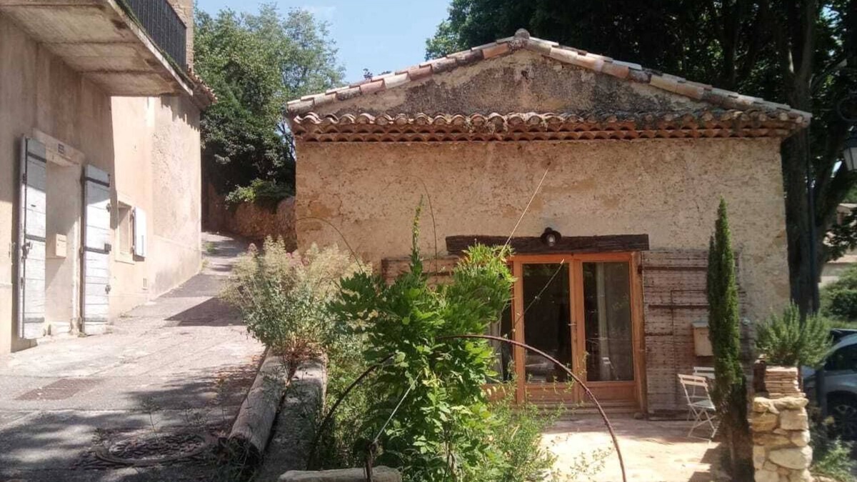 Vaugines House | Small recently renovated house with lots of charme in Luberon, Provence.