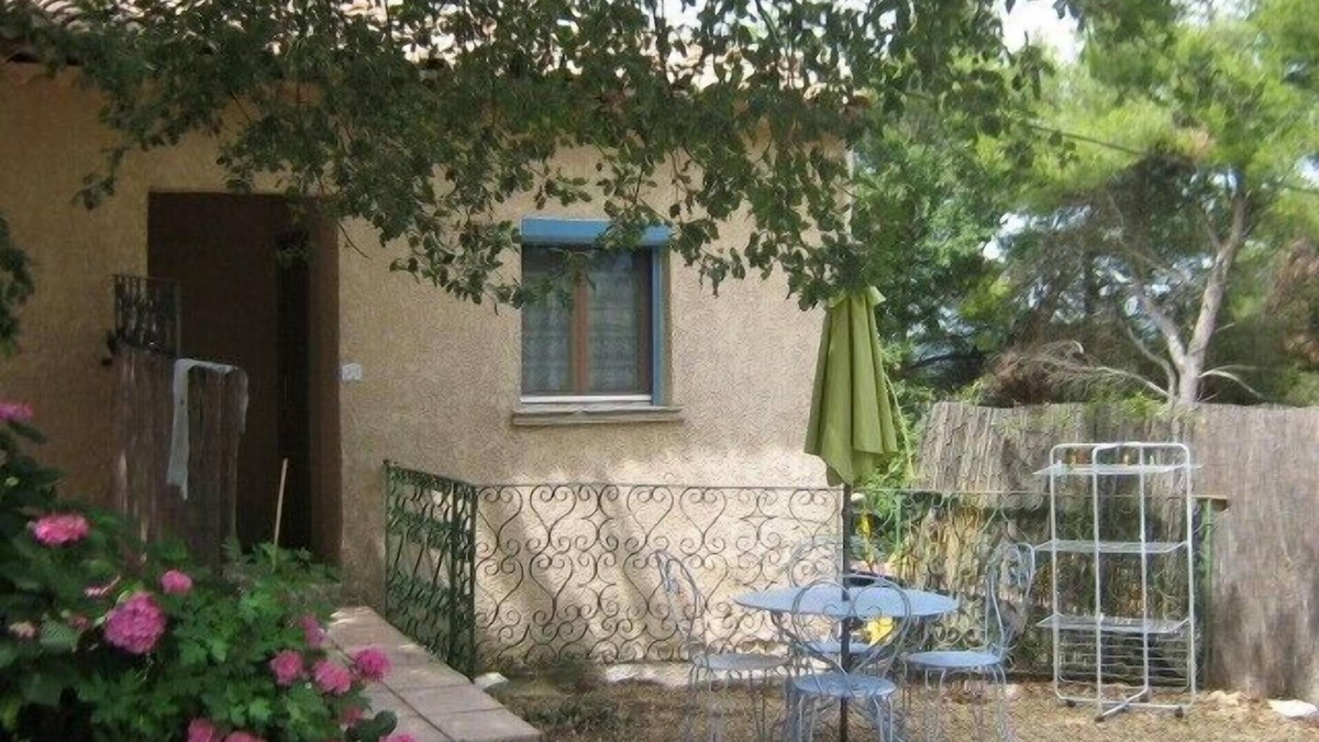 Bonnieux Apartment | Small, simple apartment in the heart of the Luberon countryside.