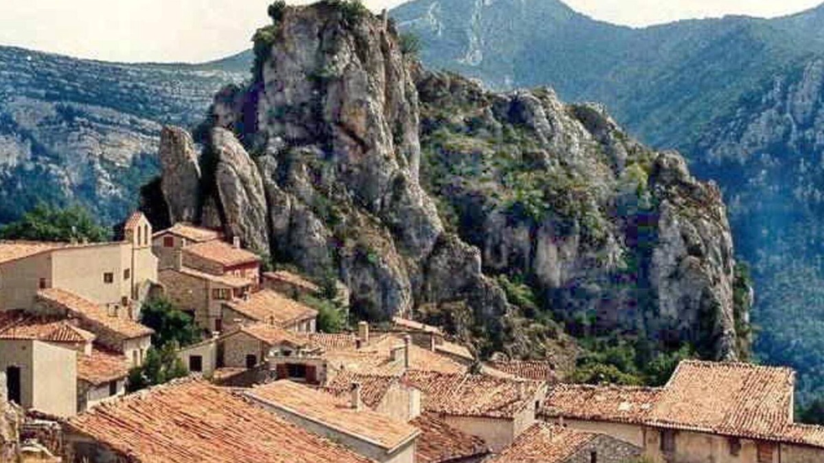 Rougon Apartment | Small stone Bastide at the bottom of a feudal castle, Grand Canyon Verdon view