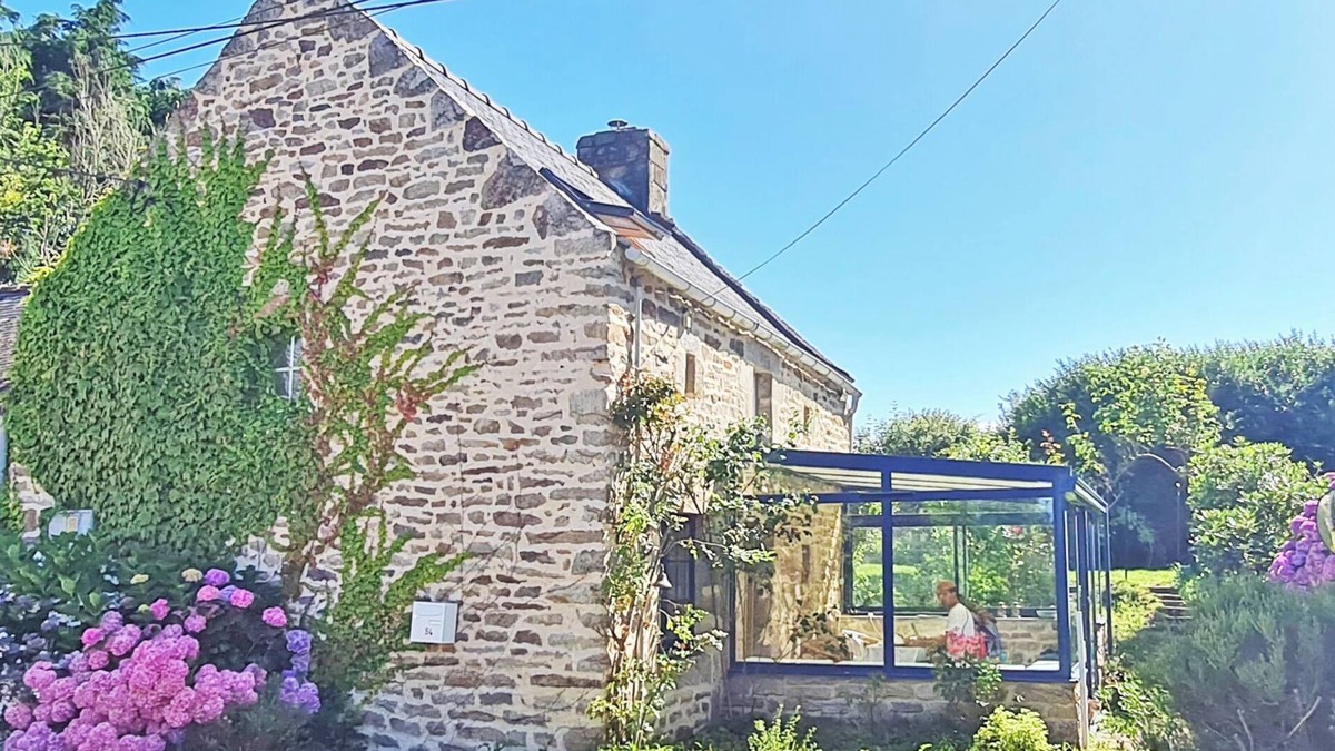 Confort-Meilars House | Small stone house with authentic garden