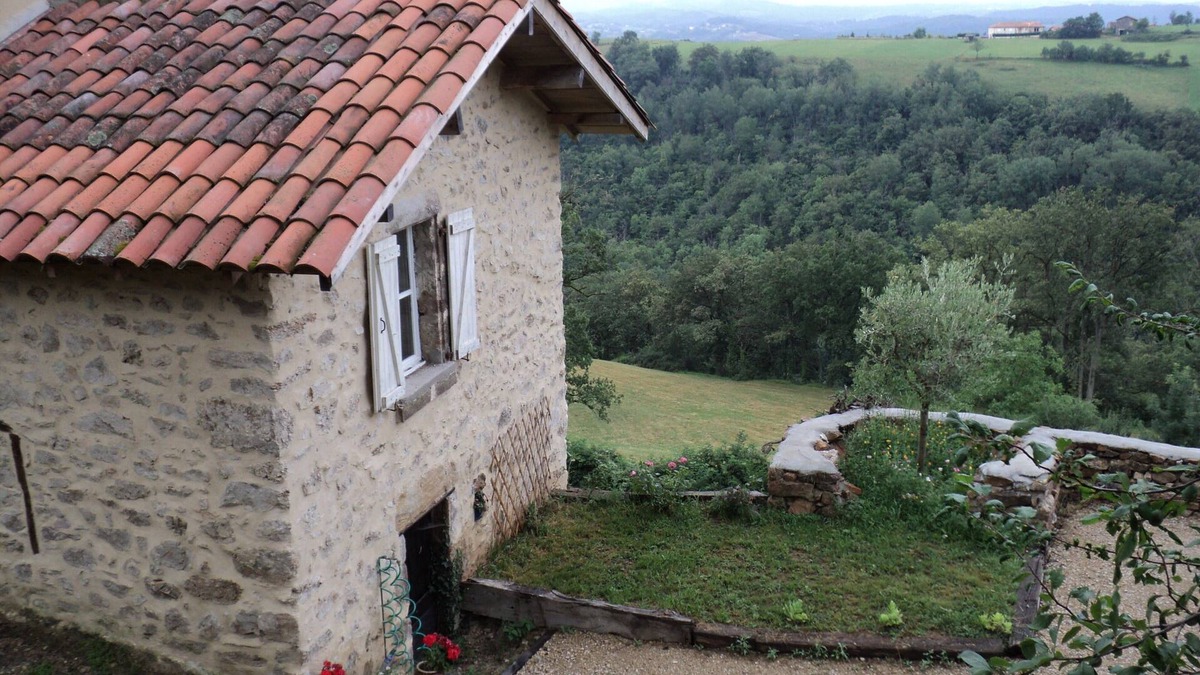 Firmi House | Small stone house near the village of AGNAC (15km from CONQUES)